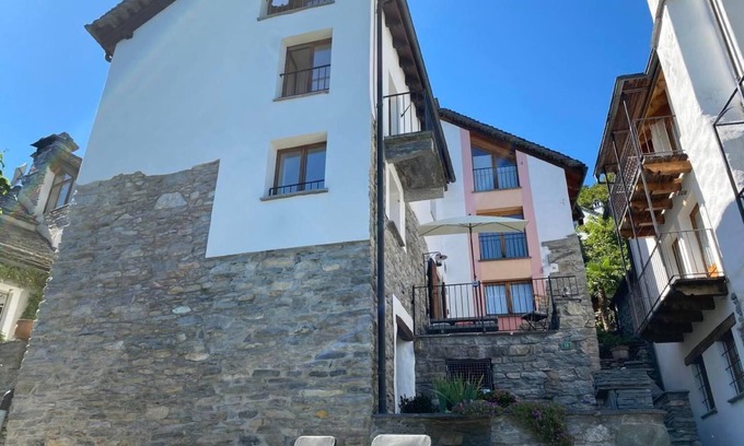 Lionza House | Thousand Stones House