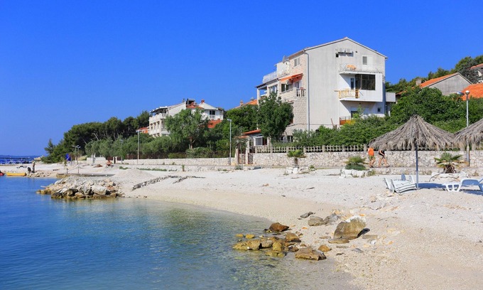 Seget Donji Apartment | Three bedroom apartment near beach Seget Donji, Trogir (A-19351-a)
