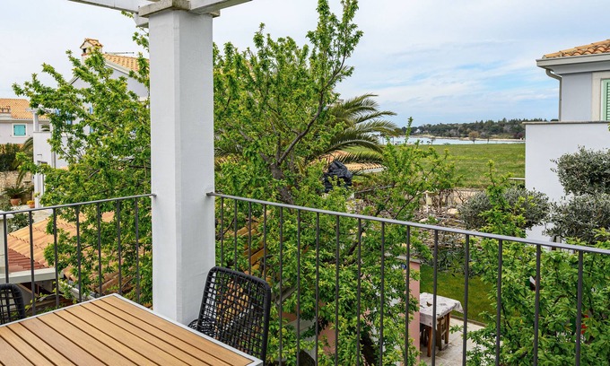 Basanija Apartment | Three bedroom apartment near the sea with sea view - Tramontana