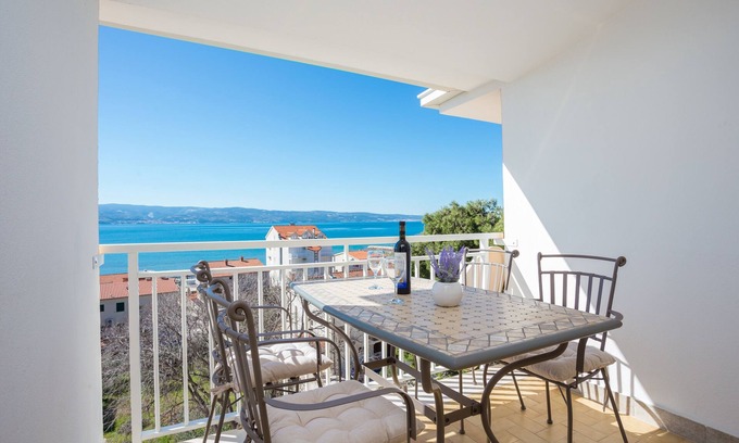 Duce Apartment | Three bedroom apartment with terrace and sea view Duće, Omiš (A-946-a)