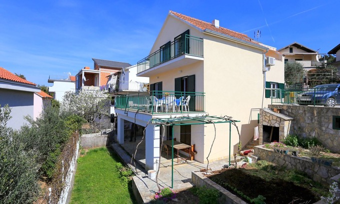 Zaboric Apartment | Three bedroom apartment near beach Žaborić, Šibenik (A-4267-a)