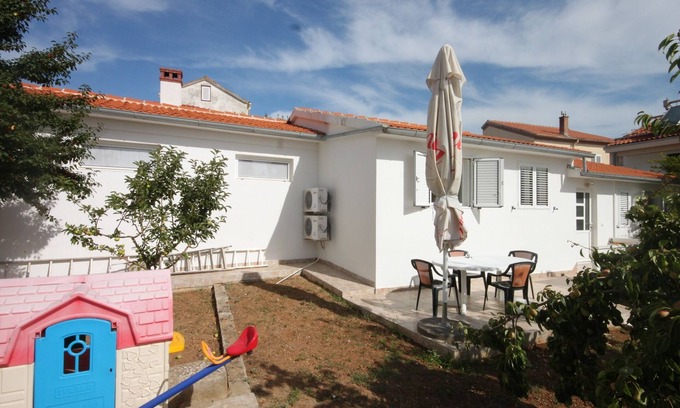 Preko Apartment | Three bedroom apartment with terrace and sea view Preko, Ugljan (A-8232-e)