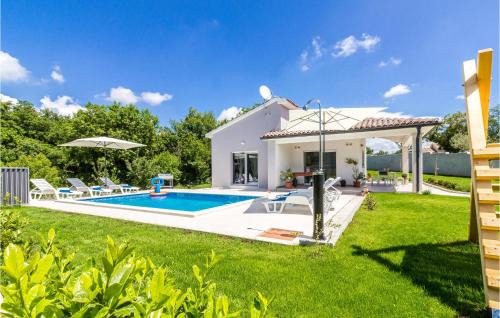 Divsici House | Three-Bedroom Holiday Home In Cetinici