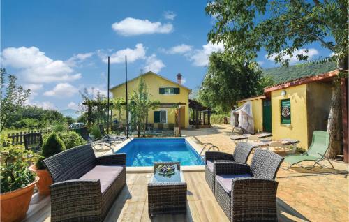 Dicmo House | Three-Bedroom Holiday Home In Dicmo