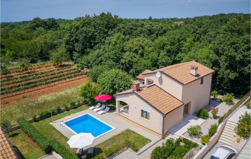 Mofardini House | Three-Bedroom Holiday Home In Tinjan