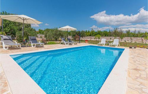 Unesic House | Three-Bedroom Holiday Home In Vinovo Donje