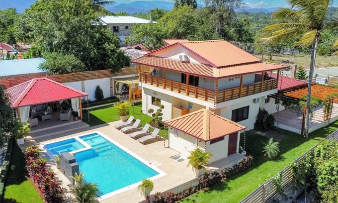 La Vega Province Villa | Three-bedroom Villa for 1 to 14 people in Jarabacoa