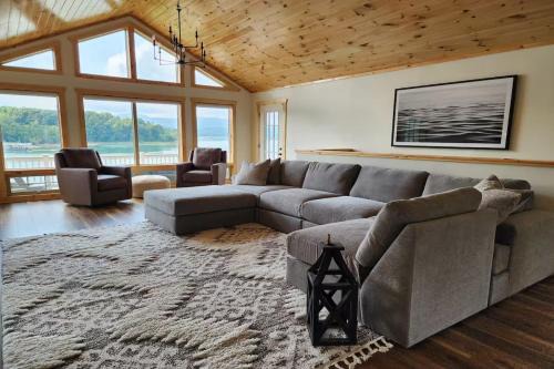 Dandridge House | Three Horizons Retreat By Avada Properties