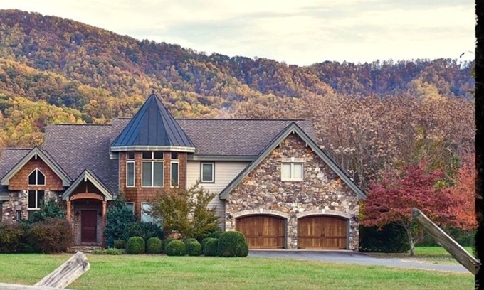 Roseland House | Three Ridges Retreat- Devils Backbone Brewing Company