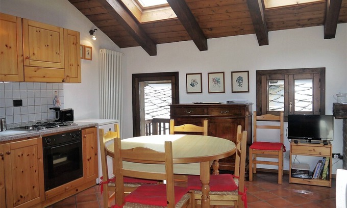 La Salle Apartment | Three rooms with 4/5 beds, overlooking Mont Blanc and private box