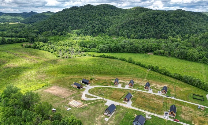 Stanton Cabin | Three Suns Full Rental 8 Cabins/Mountain Views