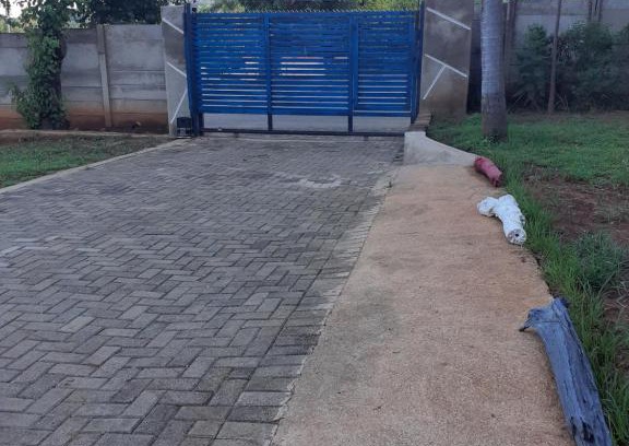 Tzaneen House | Thullyteams guesthouse