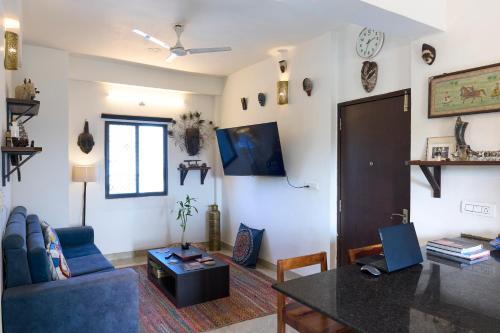 Lake Swaroop Sagar Apartment | TicAna 2 bedroom living & Kitchen with lake view garden rooftop