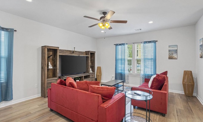 Highlands - Perkins Villa | Tiger Tracks Townhome Stay in Baton Rouge - BC1009