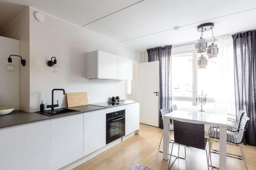 Kallio Apartment | Tilava ja moderni kolmio Kalliossa