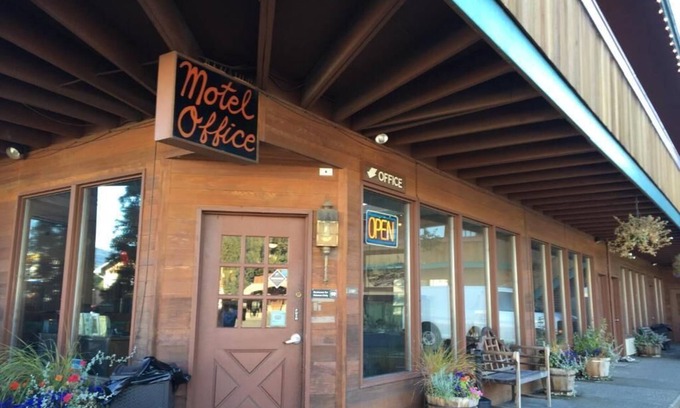 Cle Elum Hotel | Timber Lodge Inn