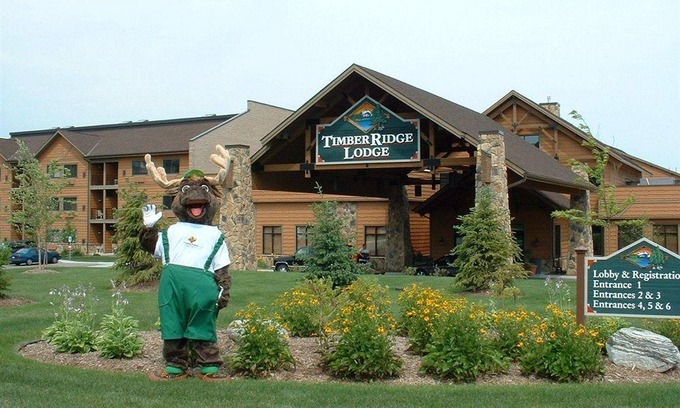 Lake Geneva Hotel | Timber Ridge Lodge and Waterpark