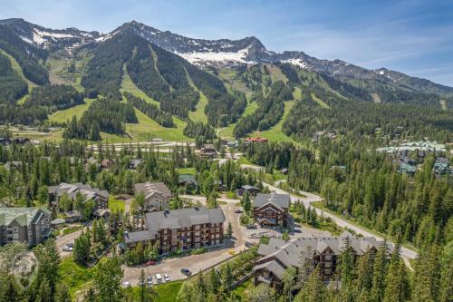 East Kootenay Apartment | Timberline Lodge by StayIn