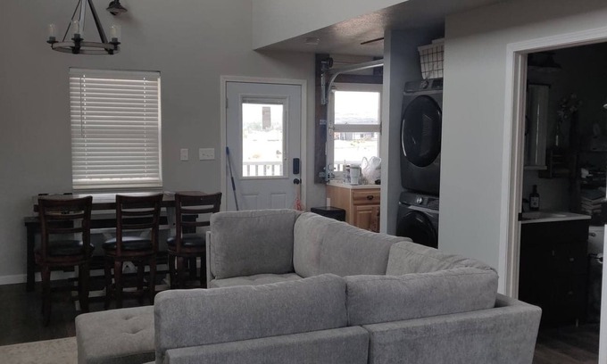 Wayne County House | Tin Cabin near Escalante Staircase & Capitol Reef