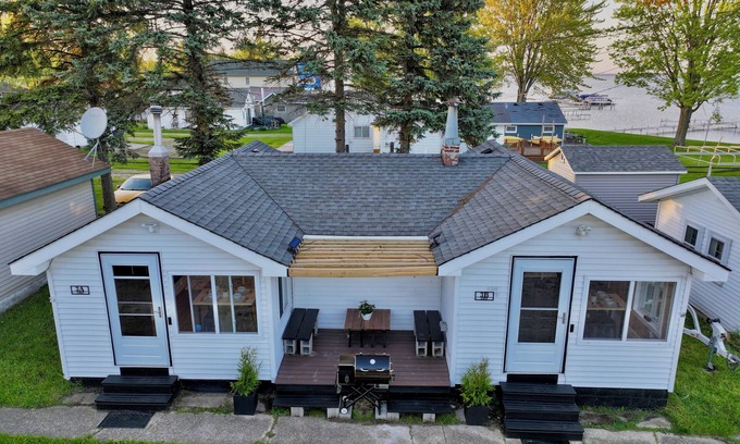 Houghton Lake Cottage | Tiny Bungalow in Houghton Lake - Entire Duplex