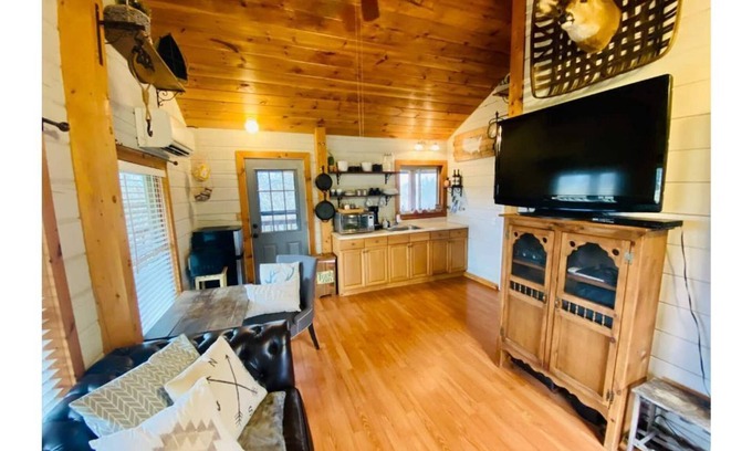 Turners Station Cabin | Tiny Cabin where you can enjoy wildlife, sounds of nature and Relaxation!