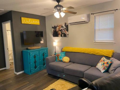 Albany House | Tiny farm home on 225 acres, 28 miles from Durant, Pet friendly