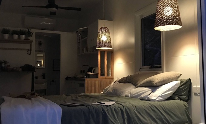 Wheeny Creek Cabin | Tiny home for two, spa bath, fire pit, relax and escape in the Colo River valley