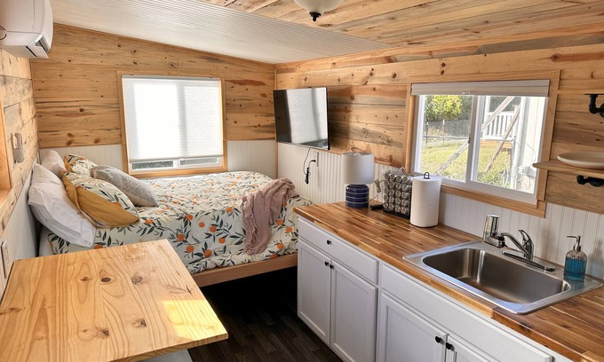 Ruch Apartment | Tiny House in Jacksonville