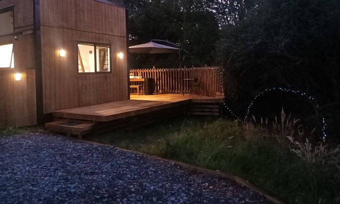 Raetihi Cabin | Tiny house wifi bbq deck
