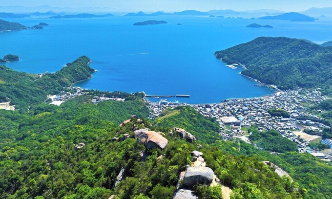 Kurahashi Cottage | Tiny House ZEN A seaside hut in the middle of the /Kure Hiroshima
