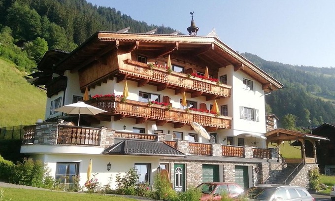 Zellbergeben Apartment | Tirol Appartement Haus Zillertal