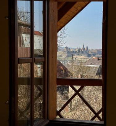Kamenets-Podol'skiy House | Tisnyi 7 Guest House