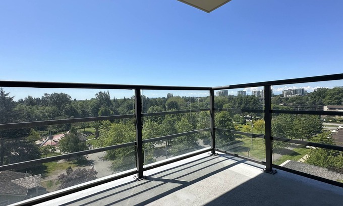 Richmond City Centre Apartment | tn11 minutes to YVR, 2 bedrooms, 2 full bathrooms,high-rise with beautiful views