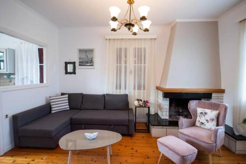 Tsoukaladhes Apartment | To Patriko Lefkada Cozy Village Home with Parking