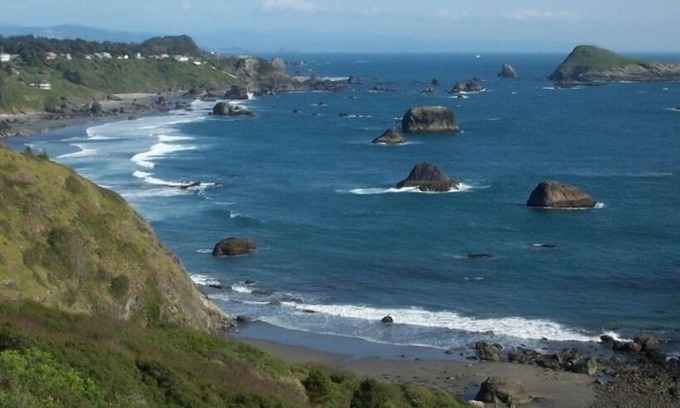 Brookings Condo | "Toby's Crab Shack" at Rainbow Rock Condos, E- Bldg. OCEANFRONT, Beach Access