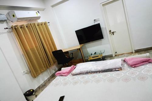Himayatnagar Apartment | Toit -AC room Himayathnagar