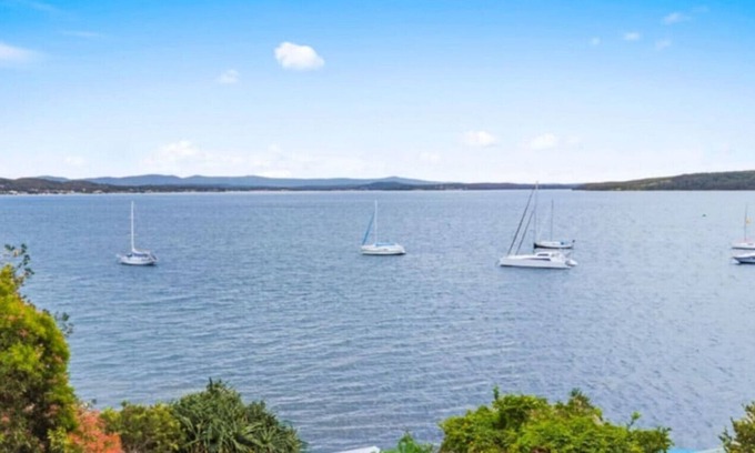 Marks Point House | Tommys Lakehouse - Amazing views and lake access!