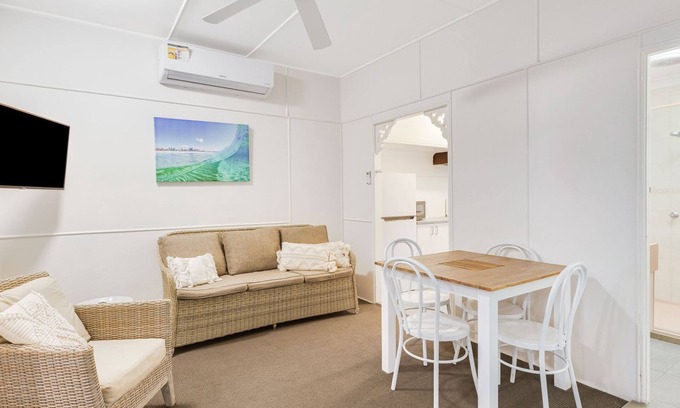 Coolangatta Apartment | Tondio Terrace Flat 2- Budget and family friendly accommodation Rainbow Bay Coolangatta