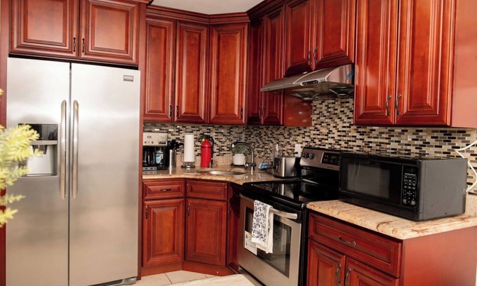 Queens House | Tonel Paradise 1BR-1BTH with hot tub