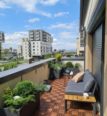 Tractorul Apartment | Tonic Studio Coresi