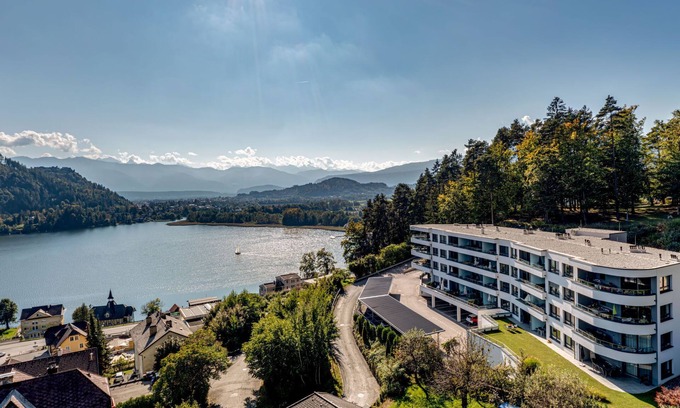 Annenheim Apartment | Top 5 Alpe maritima Seeblick+Bergkulisse by Interhome
