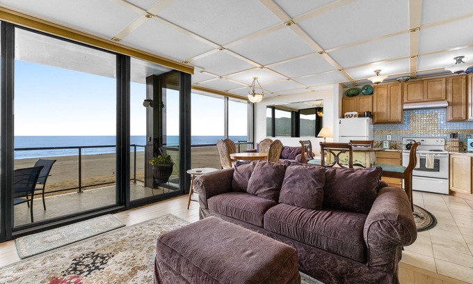 Seaside Condo | Top-floor, oceanfront condo with amazing views - steps to the beach