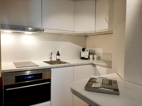 Toolo Apartment | Top-floor studio, near park & sea, great transit