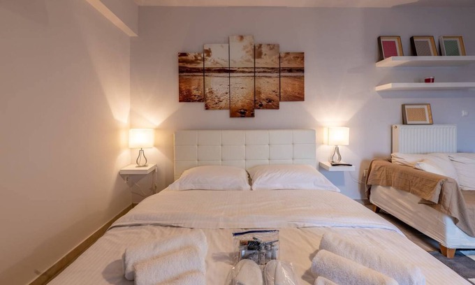 Kinosargous Apartment | Top for sightseeing | 4th floor studio | veranda!