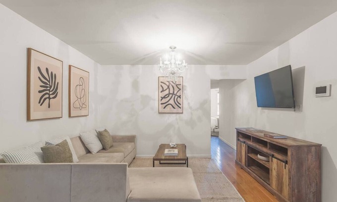 Rose Hill Apartment | Top Location! 2BD in NYC`s Best Neighborhood