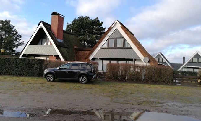 Grossenbrode House | Top location, renovated, thatched roof, garden, sea view, beach, Baltic Sea, family