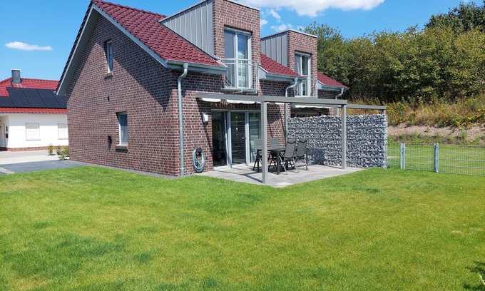 Geeste Apartment | TOP! New build - High-quality and modern DHH, wallbox, electric fireplace, WLAN, close to the lake