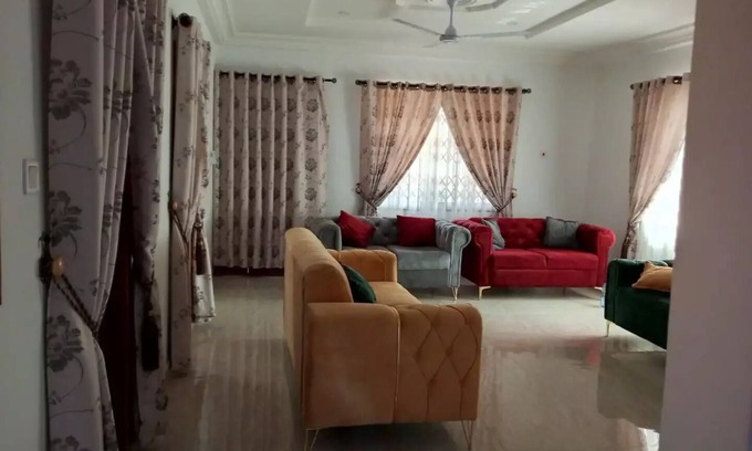 Roman Ridge Apartment | Top-notch bedroom