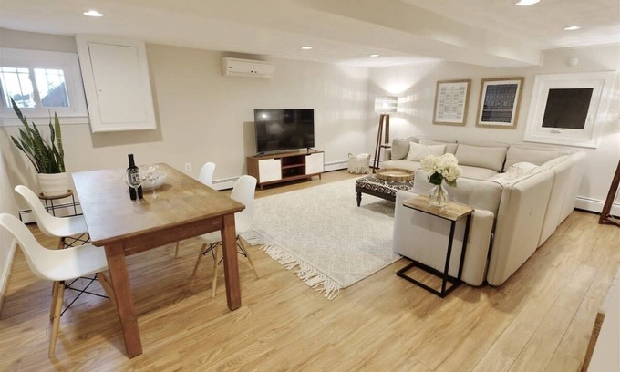 16th Street Heights House | Top of the Town - with Parking