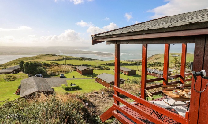 Aberdovey Cottage | TOP OF THE WORLD LODGE, pet friendly, with a garden in Aberdovey